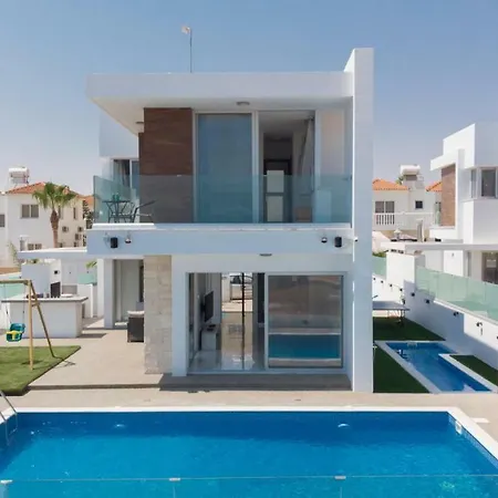 Lynn Boutique Beachfront * أيا نابا