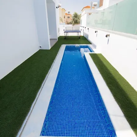 Lynn Boutique Beachfront أيا نابا