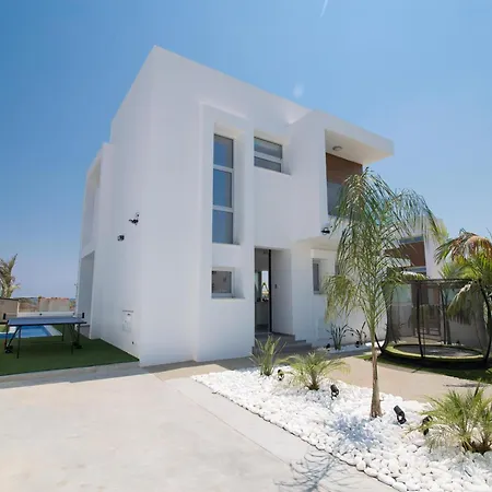 بيت للعطل Lynn Boutique Beachfront