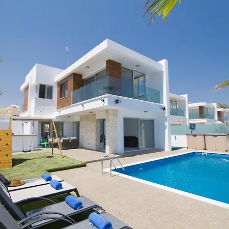 بيت للعطل Lynn Boutique Beachfront أيا نابا