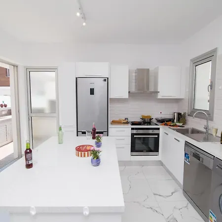 Lynn Boutique Beachfront Holiday home *